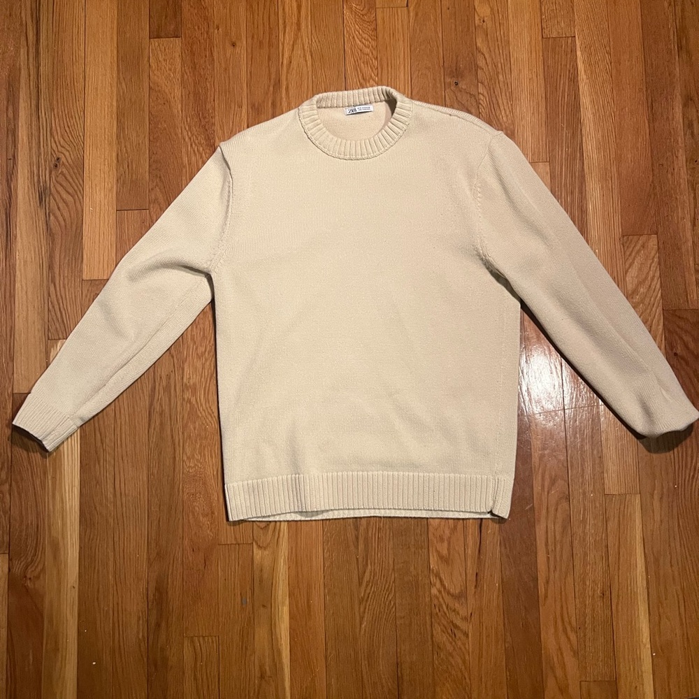Zara fleece crewneck. Size L. Cream color